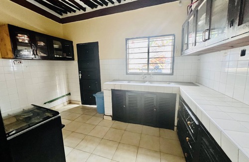 Galu Bed & Breakfast | 2 minutes walk to the Beach!3 bedroom villa