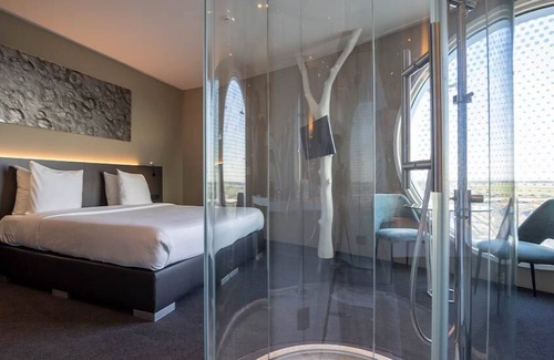 Zuidoost Hotel | 2 Modern Haven, Steps from City Center, Shops | Scenic Nature Trails Nearby