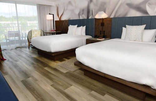 Lihue Hotel | 2 Ocean View Accommodations! Beachfront Resort w/Outdoor Pool & Airport Shuttle