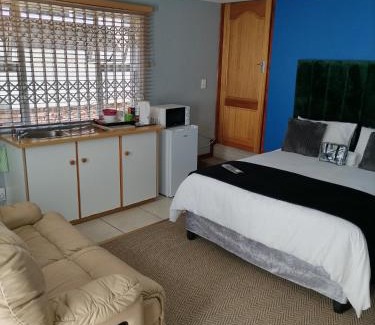 Selborne House | 2 on Haig Accommodation, Selbourne, East London