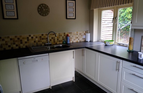 Midhurst Cottage | 2 (or 3) Bedroom self catering cottage in a quiet location with stunning views