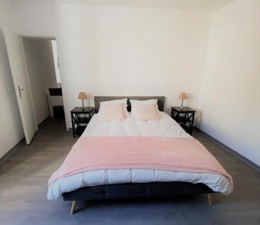 Foix Apartment | 2 pièces élégant calme central parking sur place