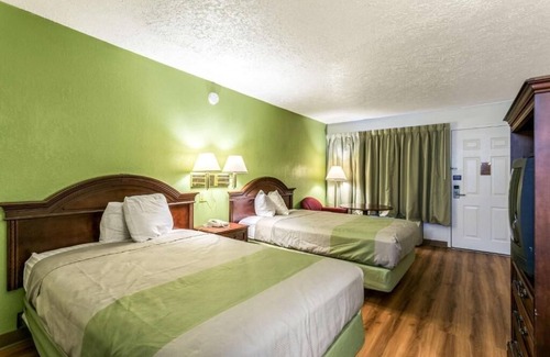 Edgewood Hotel | 2 Pleasant Rooms for Passing Travelers w/Breakfast & Easy I-95 Access