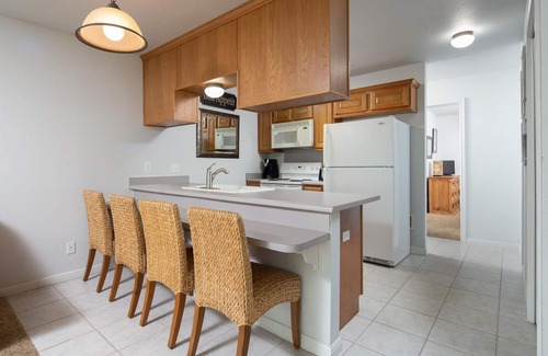 New Braunfels Condo | 2 Pools, 4 Hot tubs on the Guadalupe River! Walk to Schlitterbahn!