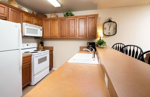 New Braunfels Condo | 2 Pools, 4 Hot tubs on the Guadalupe River! Walk to Schlitterbahn!