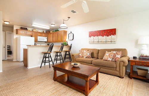 New Braunfels Condo | 2 Pools, 4 Hot tubs on the Guadalupe River! Walk to Schlitterbahn!