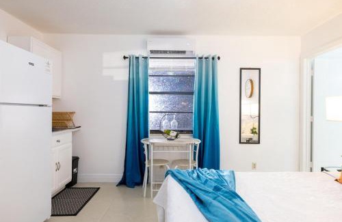 Lake Worth Apartment | 2 PPL 5 mins to Golf Courses Patio Pets BBQ