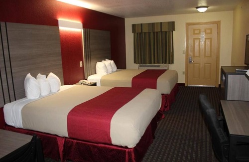 Fort Worth Hotel | 2 Queen Beds Room, Scottish Inns, Free Parking, Located just off I-35