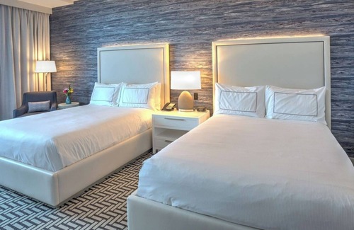 Central Beach Hotel | 2 Queens Balcony Ocean Front
