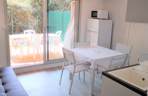 Bastide Giraud Apartment | 2-room apartment Résidence Provençale Air-conditioned Parking Pool 2 km Sea