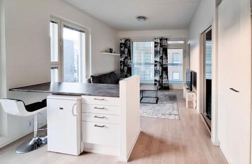 Vantaa Apartment | 2-room apartment, 7 mins by train to airport