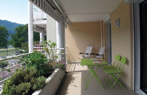 Aix-les-Bains Apartment | 2-room apartment 58m2 classified 4 stars lakeside facing Dent du Chat.