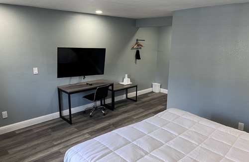 Seabright Hotel | 2 Room Suite - Indoor Pool and Spa - Walk to the Boardwalk