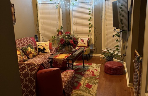 Gray's Creek House | 2 Rooms in a house in charming Memphis with treadmill, AC, WiFi, TV, coffee,