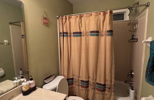 Gray's Creek House | 2 Rooms in a house in charming Memphis with treadmill, AC, WiFi, TV, coffee,