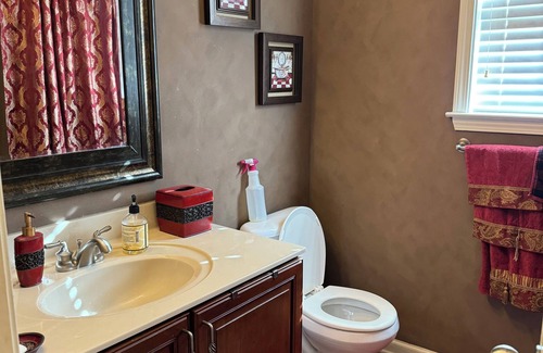 Gray's Creek House | 2 Rooms in a house in charming Memphis with treadmill, AC, WiFi, TV, coffee,