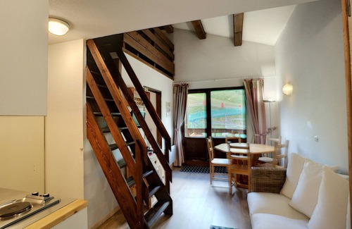 Les Bruyeres Apartment | 2 Rooms + mezzanine for 6, ski-in/ski-out, wifi, parking