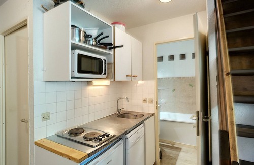 Les Bruyeres Apartment | 2 Rooms + mezzanine for 6, ski-in/ski-out, wifi, parking