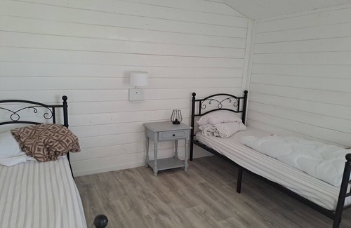 Ban-de-Sapt Cabin | 2 Rustikale Blockhütten auf Idyllisch Gelegenem Reiterhof