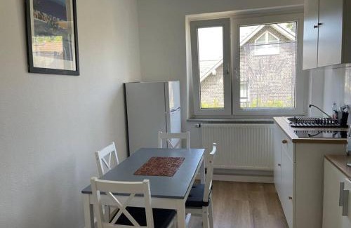 Buchholz Apartment | 2-Schlafzimmer-Wohnung mit Parkplatz-Balkon-Küche- Garten, Nahe DUS Airport, Messe