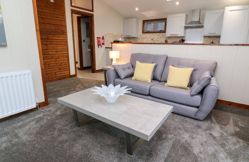 Dobwalls Cottage | 2 SOUTHERN PLACE, pet friendly, luxury holiday cottage in Dobwalls