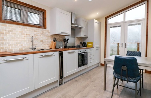 Dobwalls Cottage | 2 SOUTHERN PLACE, pet friendly, luxury holiday cottage in Dobwalls