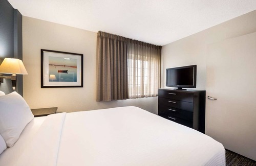 Morris Plains Hotel | 2 Spacious 1BR Suites Perfect for Families Visiting NYC - Pets welcome