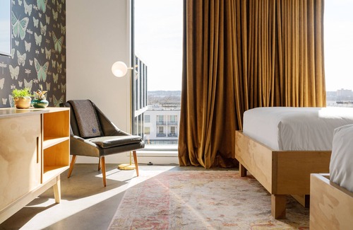 East Cesar Chavez Hotel | 2 Spacious Double Rooms at Arrive Austin, City View, Pets Are Welcome!