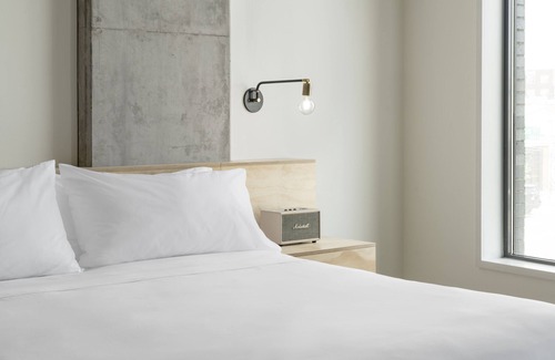 East Cesar Chavez Hotel | 2 Spacious Double Rooms at Arrive Austin, City View, Pets Are Welcome!