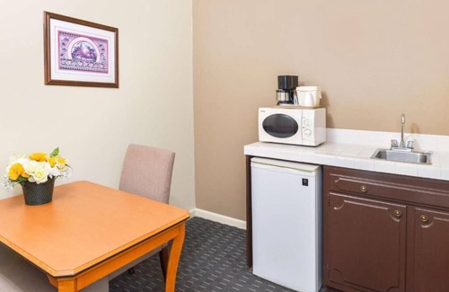 Solvang Hotel | 2 Spacious Units Close to Great Indian Casino, Continental Breakfast & Parking!