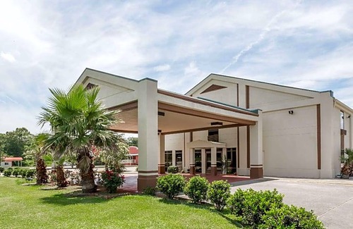 Rayne Hotel | 2-Star Hotel ∙ Days Inn by Wyndham Rayne