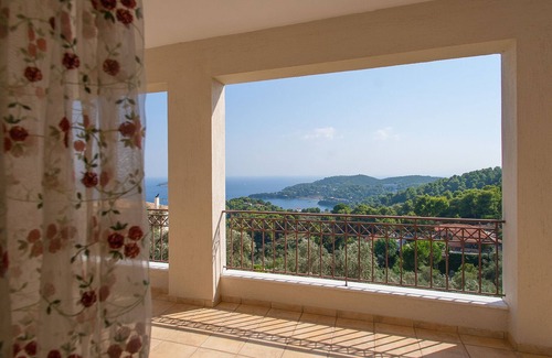 Katsarou Villa | 2-storey Spacious Villa, Infinitive view & Yard with BIO Greens