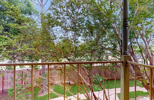 Briarforest Condo | 2-story condo with pool, balcony, parking & great Briar Forest location-Dogs ok