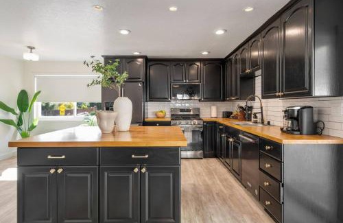 Woodland Hills House | 2-Story Sanctuary - Spacious Hot Tub - Billiards