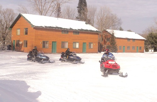 Isle House | 2 Story Townhouse/Cabin on the Thanes River