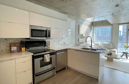King West Village Condo | 2-Story Wellness Loft — “Home Away From Home”