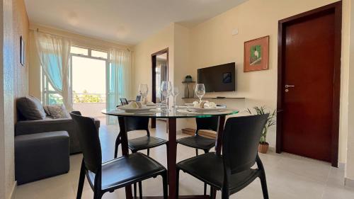 Porto das Dunas Apartment | 2 suítes temporada - VENTILADO E NASCENTE, condomínio tranquilo com PISCINA, CHURRASQUEIRA E PLAYGROUND I Cozinha completa, estacionamento coberto, home office I Ideal para FAMÍLIAS E CASAIS I Prox do BEACH PARQUE e PRAIA - Porto das Dunas - CE