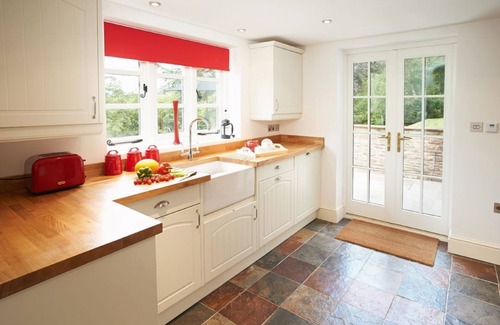 Hoarwithy Cottage | 2 The Oaks, 19th century sandstone cottage in a peaceful location between Hereford and Ross-on Wye.