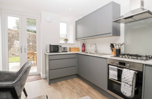 Cinderford Cottage | 2 THE OLD SCHOOL, family friendly, with a garden in Ruspidge