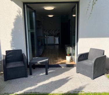 Tychy Apartment | 2 Tyskie Apartamenty z ogródkiem