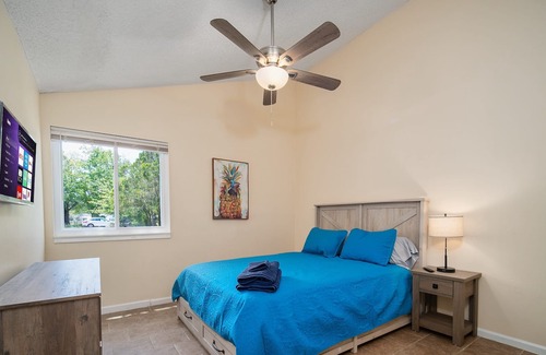 Southpoint House | 2 units of a Quadplex