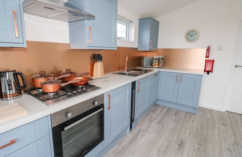 Looe Cottage | 2 VALLEY VIEW, pet friendly, luxury holiday cottage in Lanreath