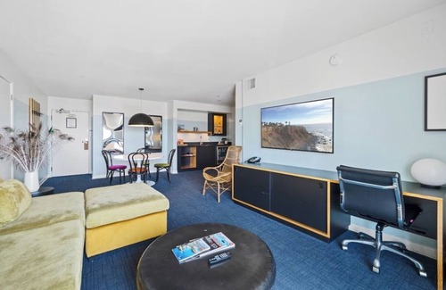 Venice Hotel | 2 Venice Rooms | Balcony | Kitchen | Rooftop | Free Breakfast | Beach Steps Away