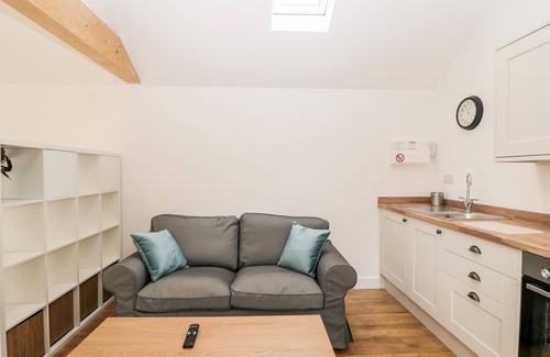 New Forest District Cottage | 2 WELFORD BARNS, pet friendly, with a garden in Fordingbridge