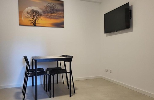 Osnabrueck Apartment | 2 Zi Apartment für Monteure Schlafzimmer mit 2 Einzelbetten, Wohnküche mit Schlafsofa