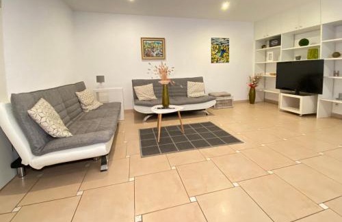 Gaertringen Apartment | 2 Zimmer Apartment, 70 qm, max 4 Pers, private Terasse, 2 Parkplätze, Internet 250 MBit