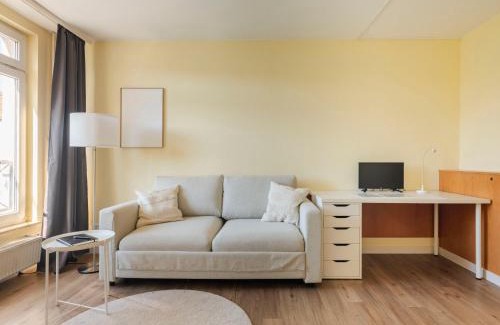 Wedding Apartment | 2-Zimmer City Apartment Berlin Mitte 50m2 - U-Bahn Leopoldplatz by Rooms Berlin