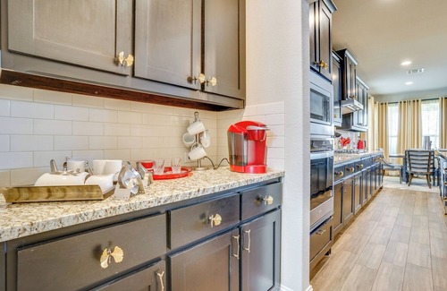 Mansfield House | 20 Mi to AT&T Stadium: Remote-Work Ready Home!