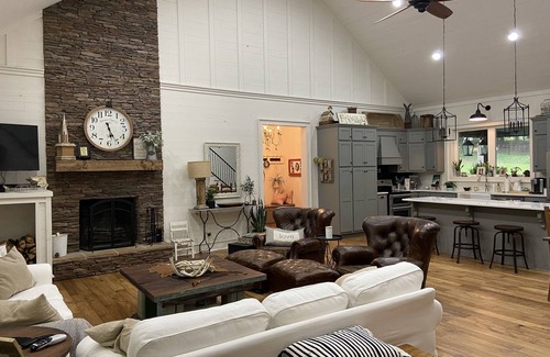 Northport House | 20 min to Bryant Denny Stadium! 5min to public boat landing at Lake Tuscaloosa!