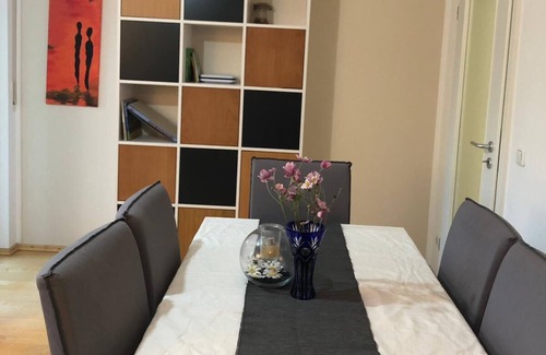 Munchen District Apartment | 20 min to Marienplatz, 4-Zi-Whg in Munich-Neubiberg